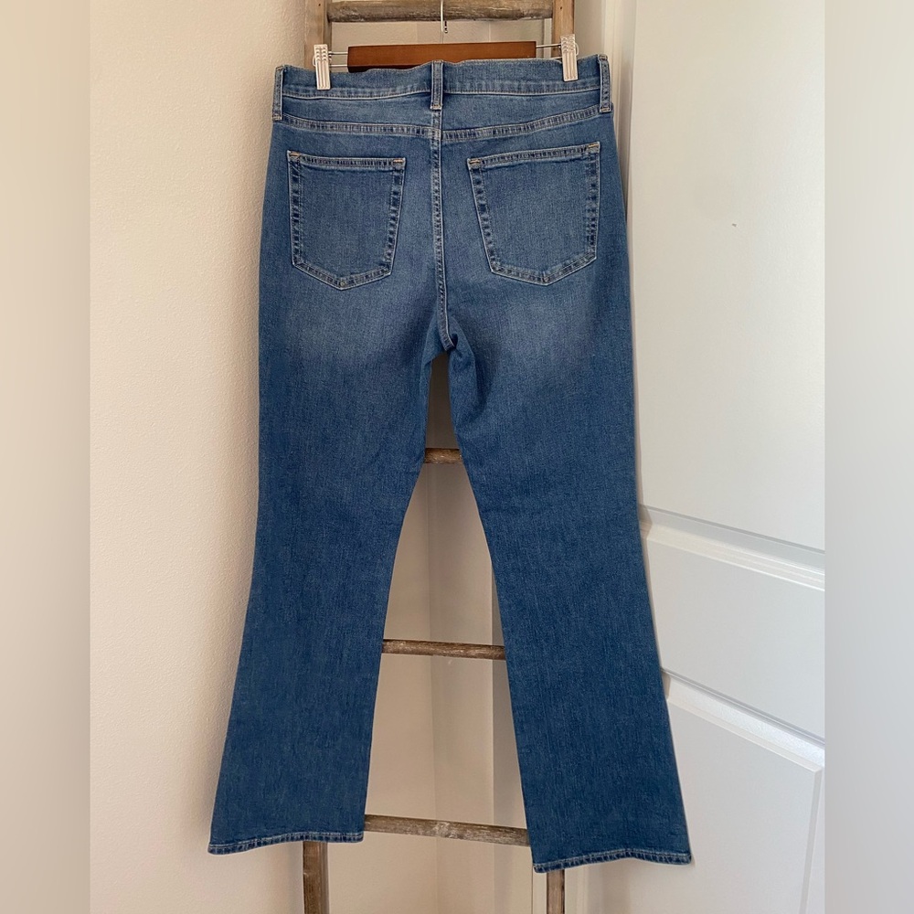 NWT - GAP - Mid Rise Baby Boot Jeans - Size 31/12 - Picture 9 of 11